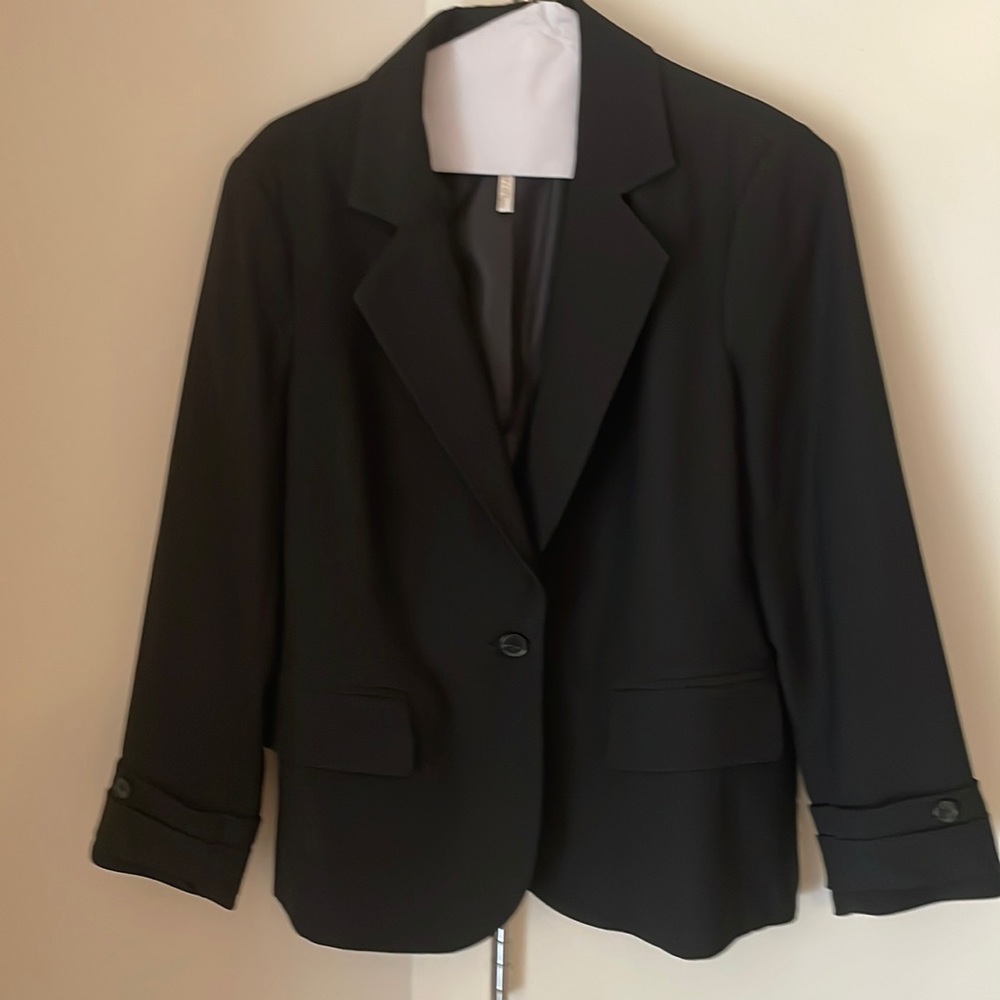 Laundry by Shelli Segal - Black blazer with faux pockets.